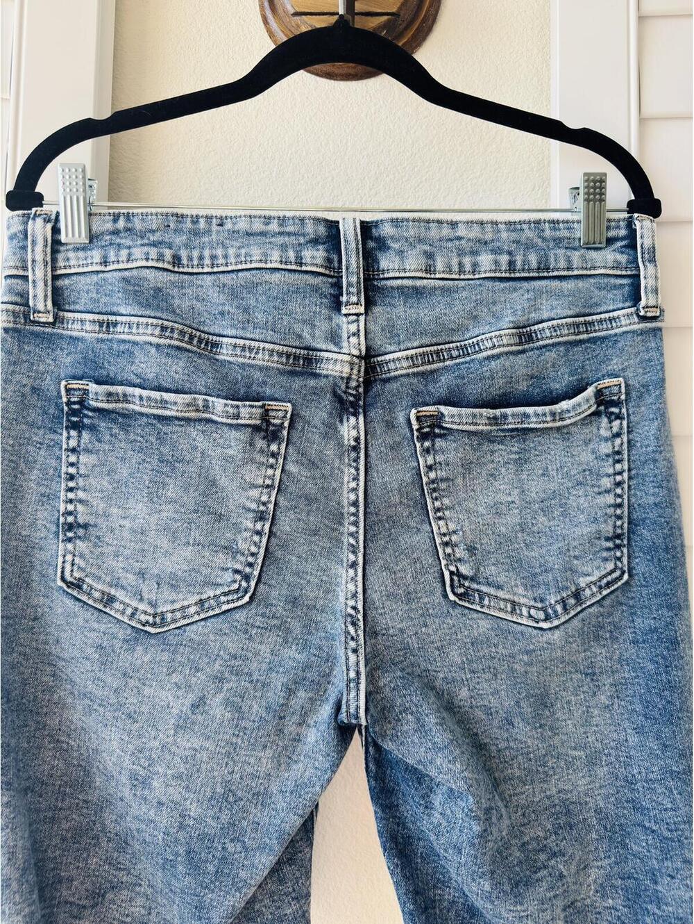 GAP Denim 9" Bermuda Shorts Size 10/30 - Picture 7 of 9